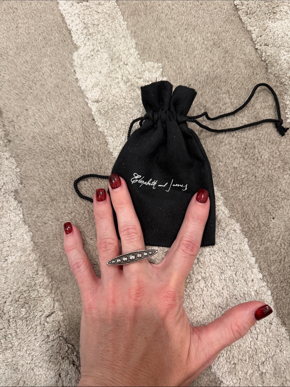 Elizabeth and James Silver Ring with Black Pouch - size:6